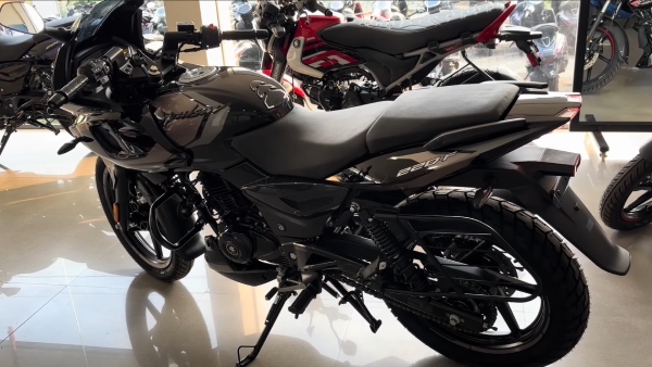 2025 bajaj pulsar 220f launched