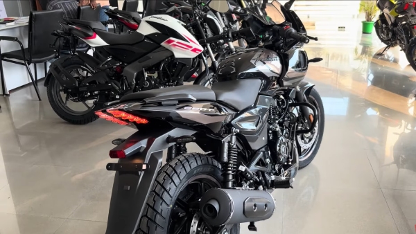 2025 bajaj pulsar 220f launched