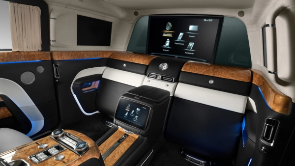 Vladimir putin aurus limousine