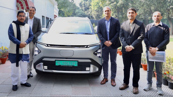 kia carens clavis test drive union minister