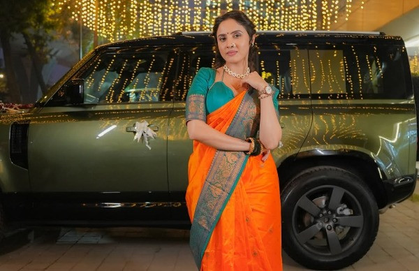 Actress Priyanka Kholgade Bought A New Land Rover Defender Worth Crores
