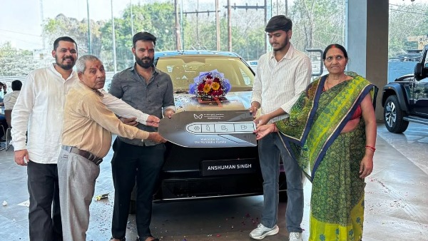 Mahindra Delivered More Than 600 Electric SUVs On A Single Day