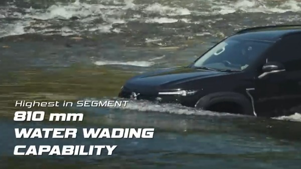 MG Majestor SUV Shows Off Water Wading Capacity In River Ganga MG Majestor SUV Shows Off Water Wading Capacity In River Ganga