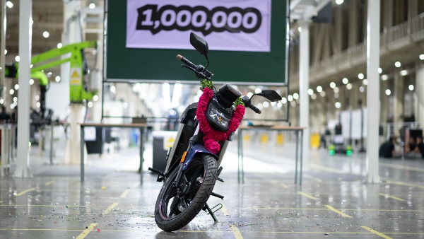 Ola Roadster Electric Bike Price Now Starts At Rs 79 999 With Festive Holi Campaign