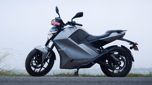 Raptee HV T30 Electric Motorcycle Deliveries Started Raptee HV T30 Electric Motorcycle Deliveries Started