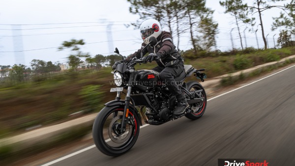 royal enfield guerrilla 450 apex running shot royal enfield guerrilla 450 apex running shot