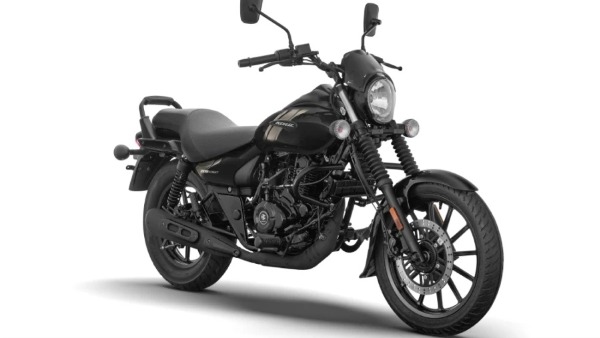 bajaj avenger 220 street