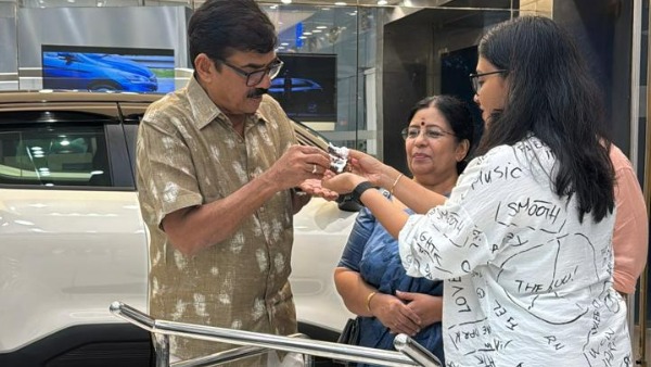 Actor Vijayaraghavan Buys Maruti Suzuki e Vitara Electric SUV Actor Vijayaraghavan Buys Maruti Suzuki e Vitara Electric SUV
