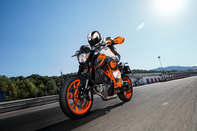 2017 KTM Duke 690 R