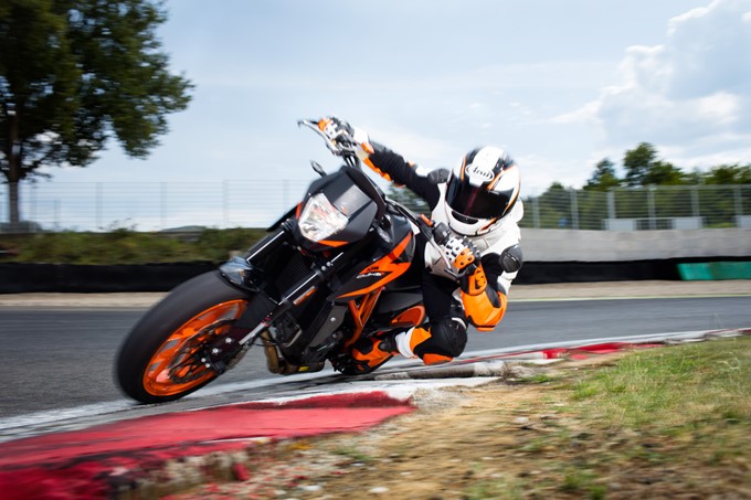 2017 KTM Duke 690 R