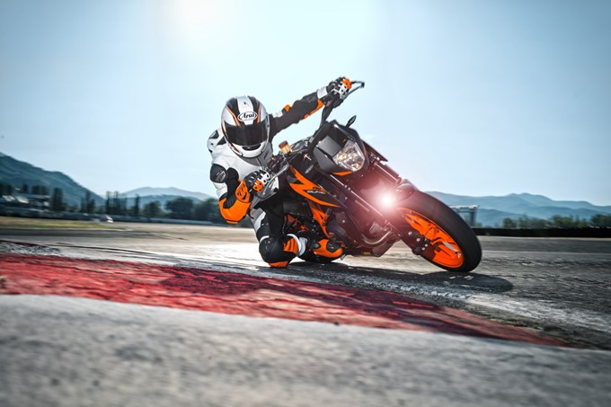 2017 KTM Duke 690 R