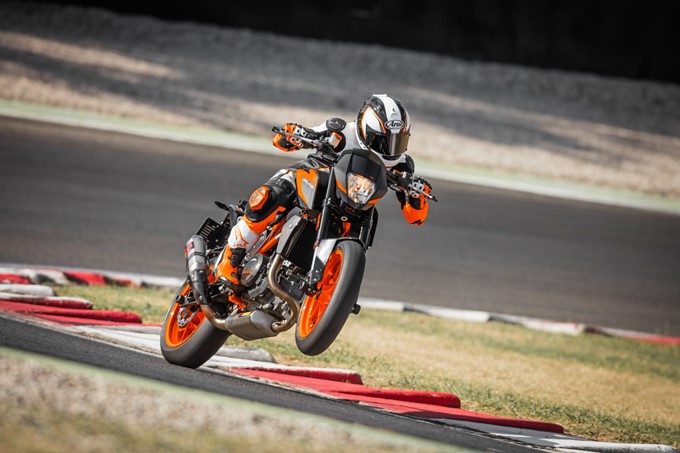 2017 KTM Duke 690 R