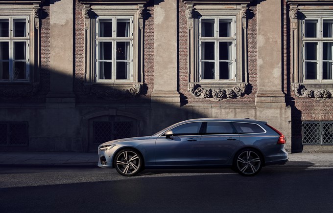 2017 Volvo V90