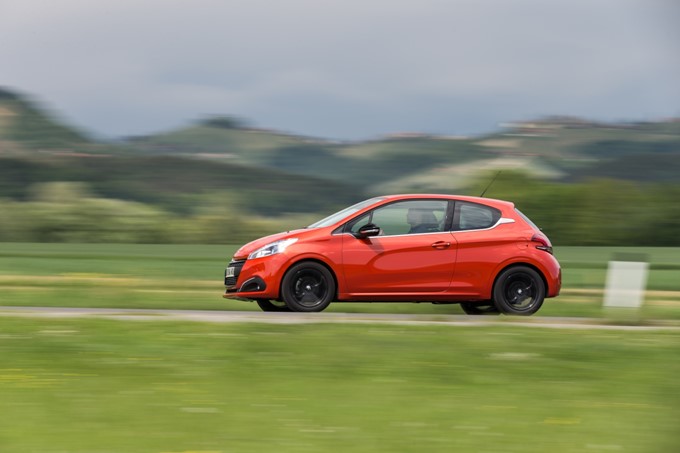 Peugeot 208 Images [HD]: Peugeot 208 Interior & Exterior Photo Gallery ...