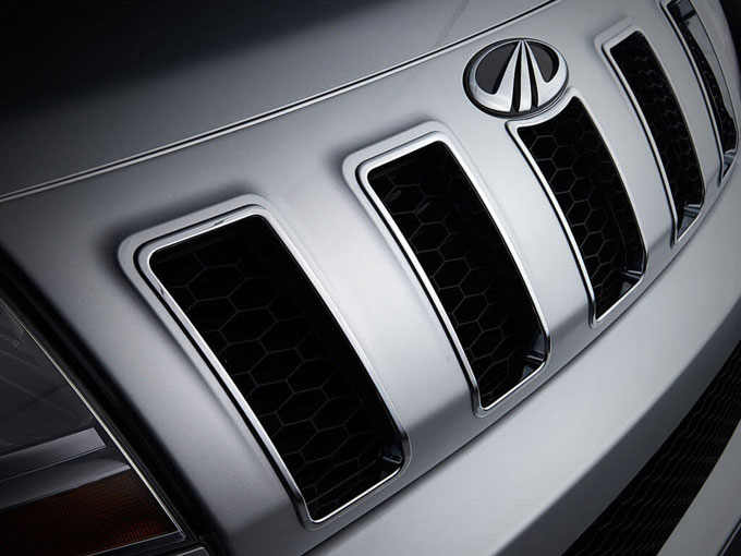 Mahindra TUV300 Plus