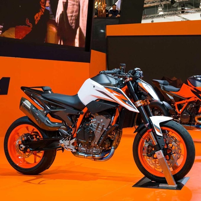 KTM 890 Duke R