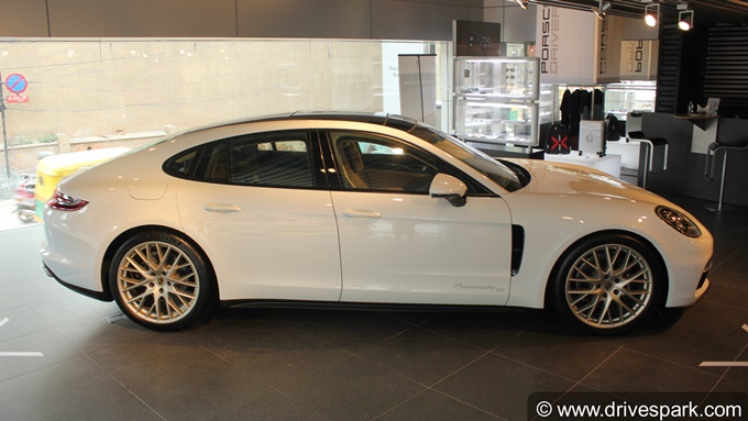 Porsche Panamera 4 10-Year Edition