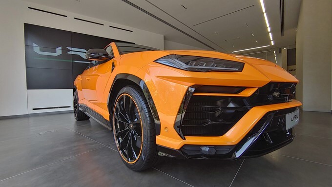 Lamborghini Urus Pearl Capsule