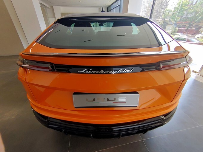 Lamborghini Urus Pearl Capsule