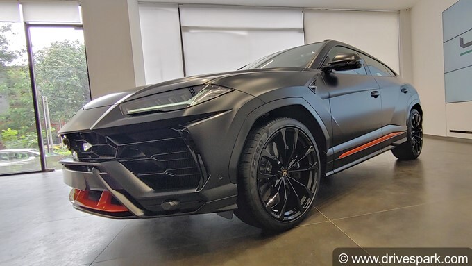 Lamborghini Urus Graphite Capsule