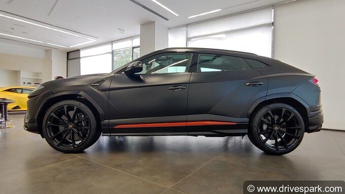 Lamborghini Urus Graphite Capsule