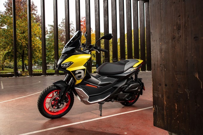 2022 Aprilia SR GT