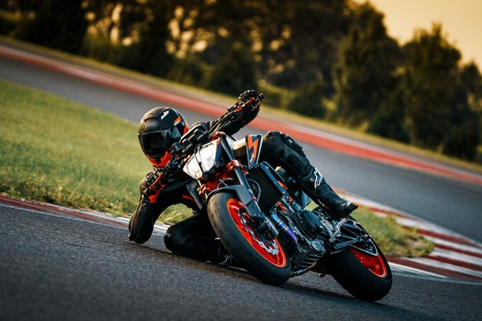 2022 KTM 890 Duke R