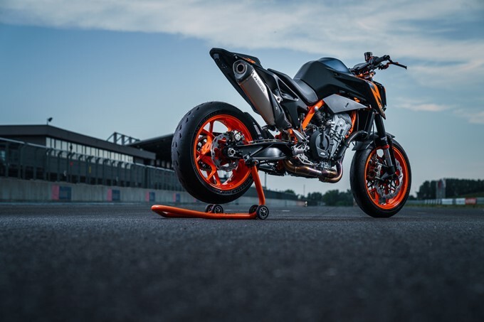 2022 KTM 890 Duke R