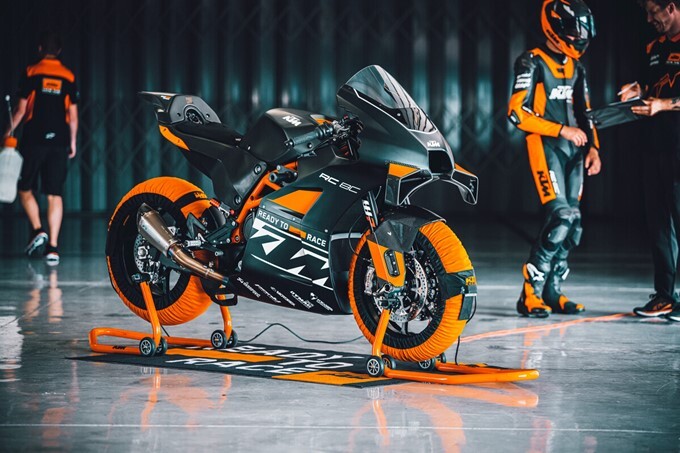 2023 KTM RC 8C