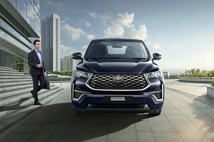 Toyota Innova HyCross