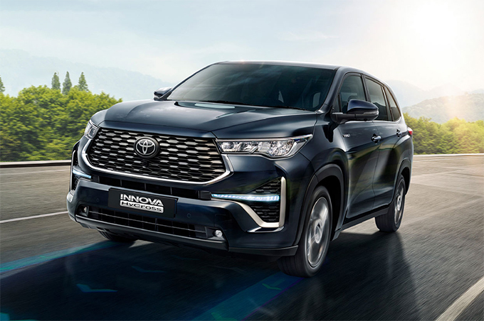Toyota Innova HyCross