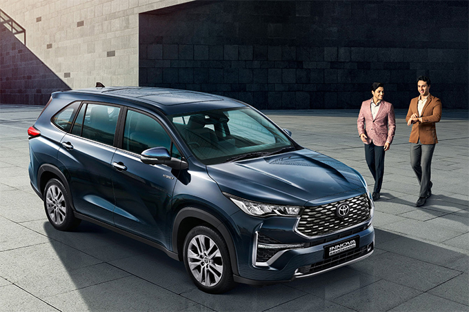 Toyota Innova HyCross