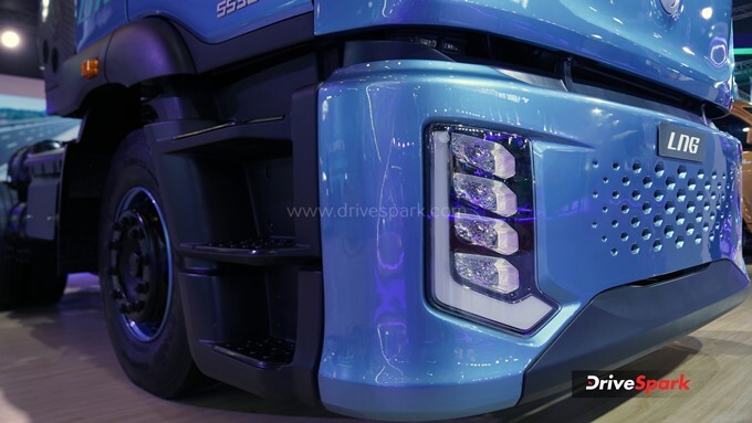 Ashok Leyland A6 LNG 6X4 Tractor