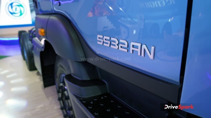 Ashok Leyland A6 LNG 6X4 Tractor