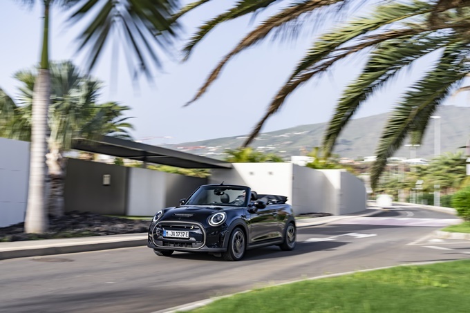 Mini Cooper SE Convertible