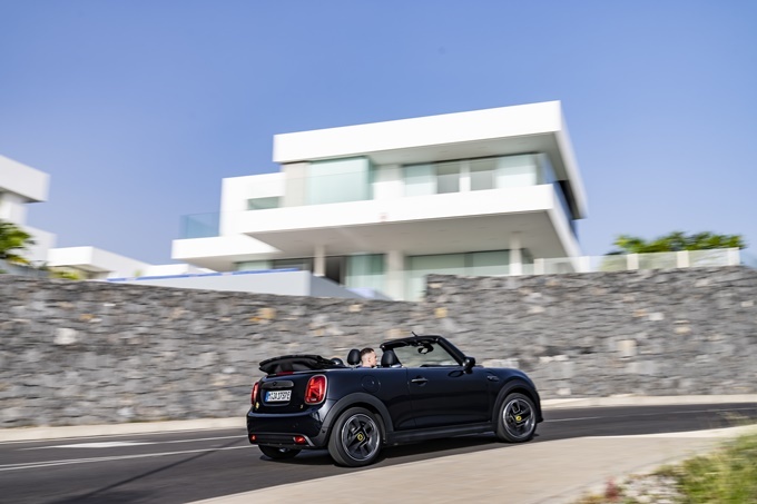 Mini Cooper SE Convertible