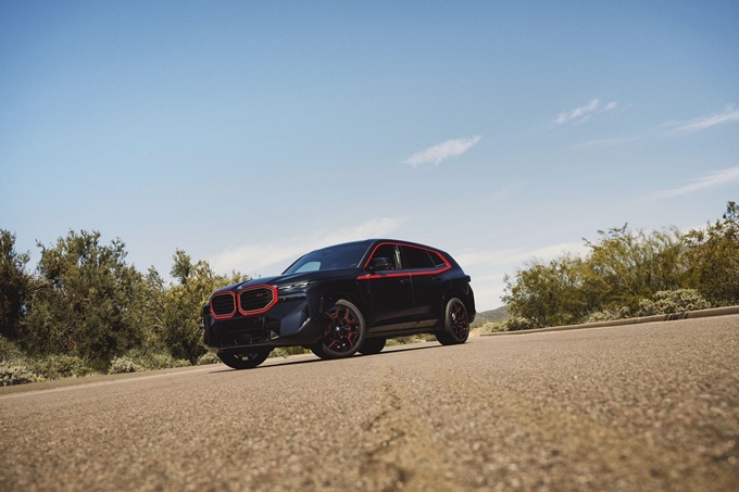 BMW XM Label Red