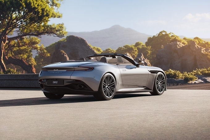 Aston Martin DB12 Volante