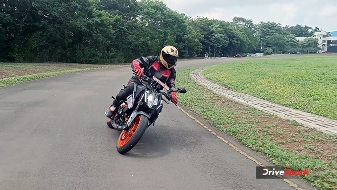 2024 KTM 390 Duke Review