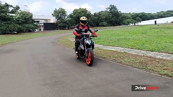 2024 KTM 390 Duke Review