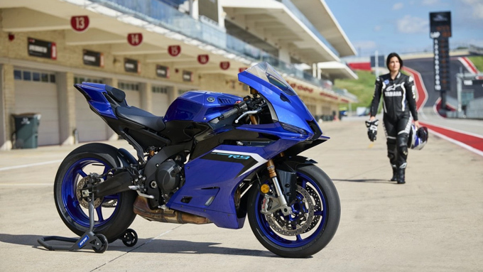 Yamaha R9
