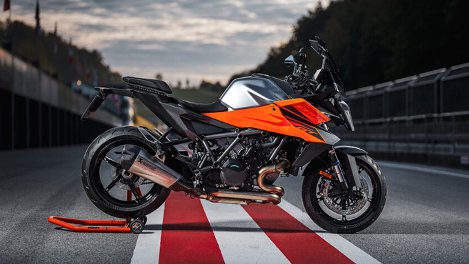 2025 KTM 1390 Super Duke GT