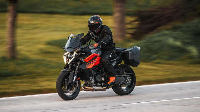 2025 KTM 1390 Super Duke GT