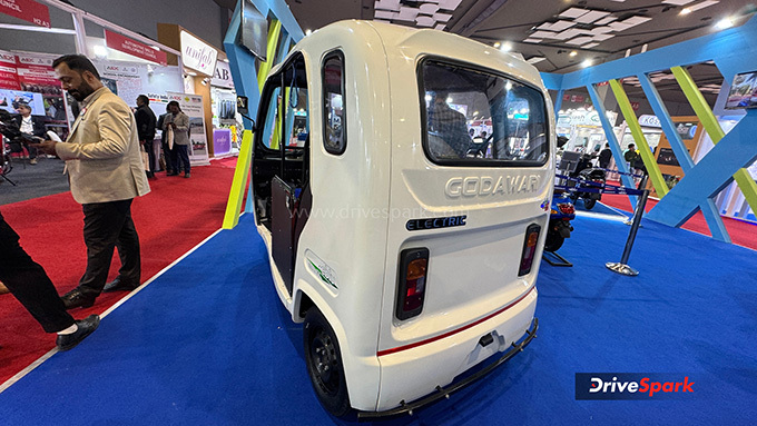 eblu Rozee 2025 Images [HD]: Photo Gallery of eblu Rozee 2025 - DriveSpark
