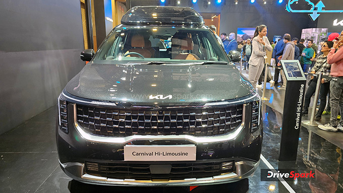 Kia Carnival Hi Limousine