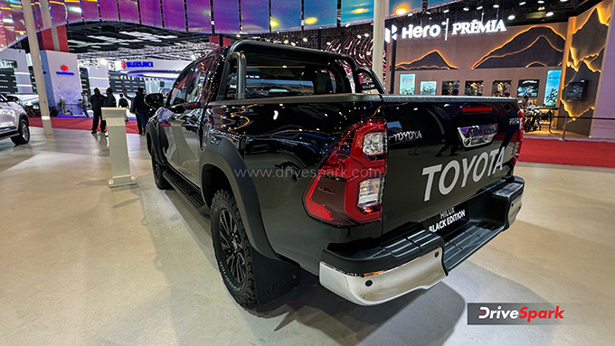 Toyota Hilux Black Edition