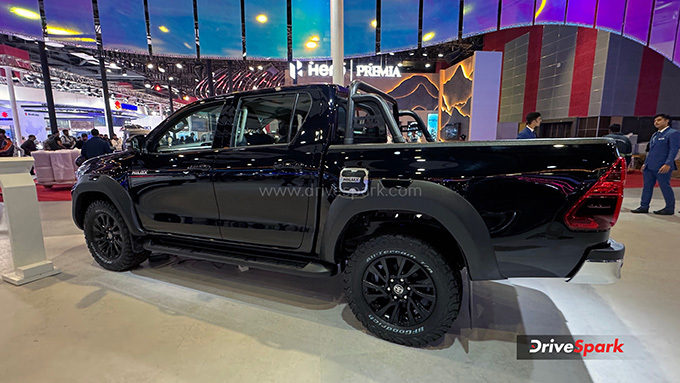 Toyota Hilux Black Edition