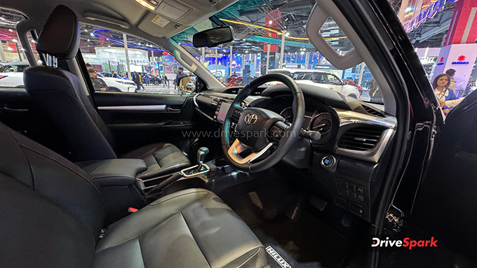 Toyota Hilux Black Edition