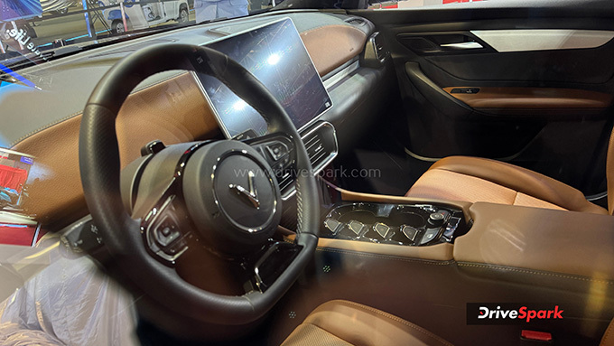 VinFast VF8