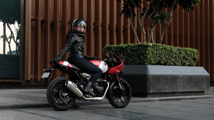 Triumph Thruxton 400